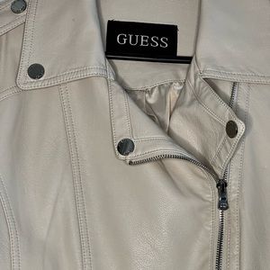 Guess Size Medium